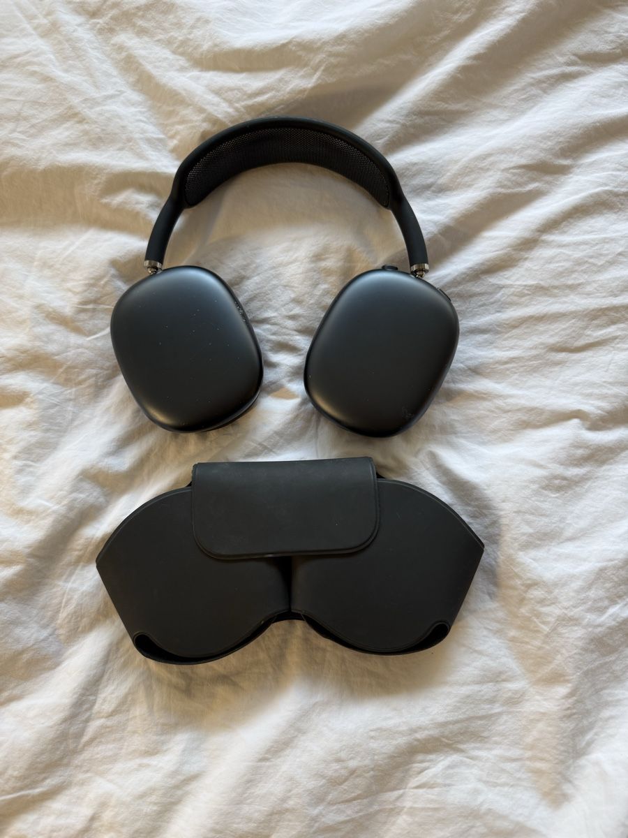 Apple Cuffie: AirPods Max Midnight  – Usato da Genève venduto da sel_xpk9