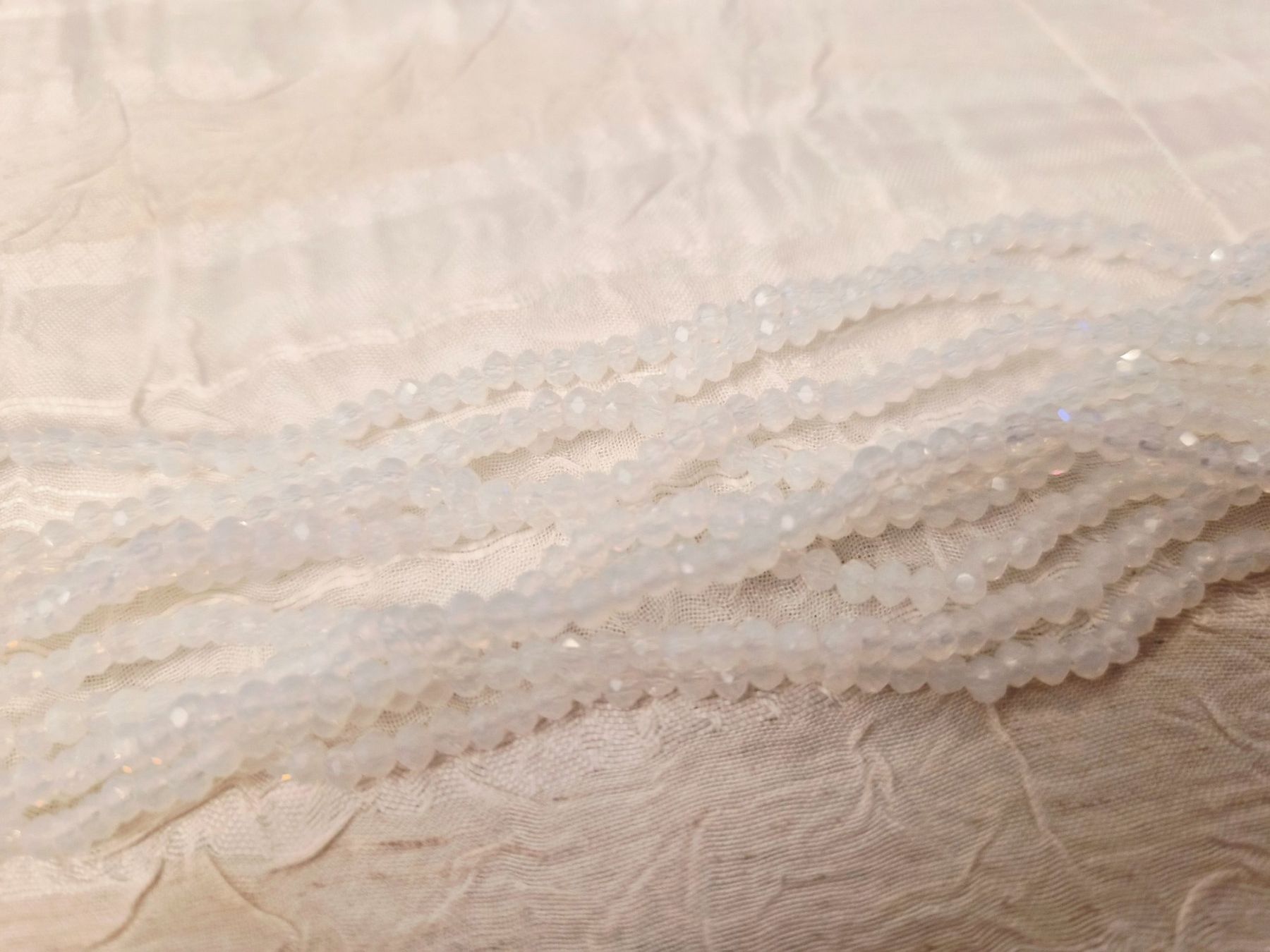 Perle (finte): Facettierte glasschliffperlen ca150stk 2x3mm white opal – Nuovo (secondo la descrizione) da Dietikon venduto da Eleda