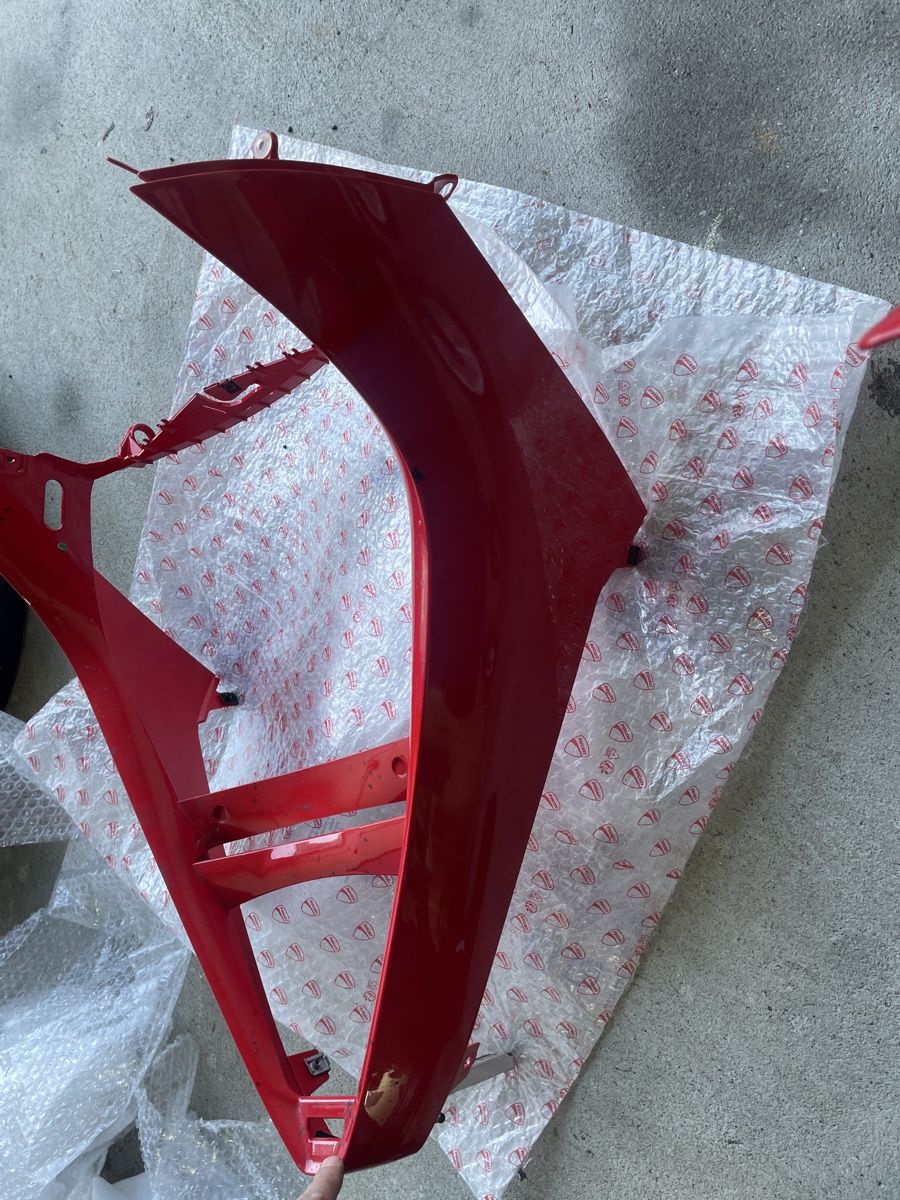 Ducati Tutti i ricambio per moto: Originale Ducati V4 2025 Verkleidung inkl. Scheinwerfer – Usato da Beinwil am see venduto da ana_5dnf 2
