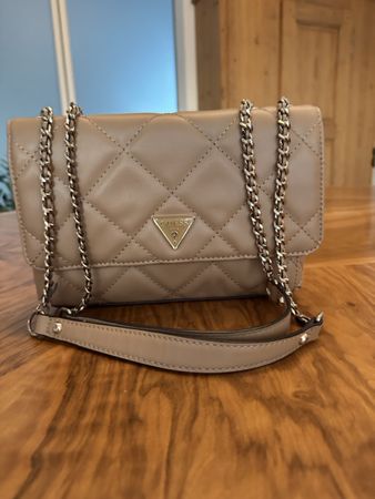 Guess Umhängetasche gesteppt beige