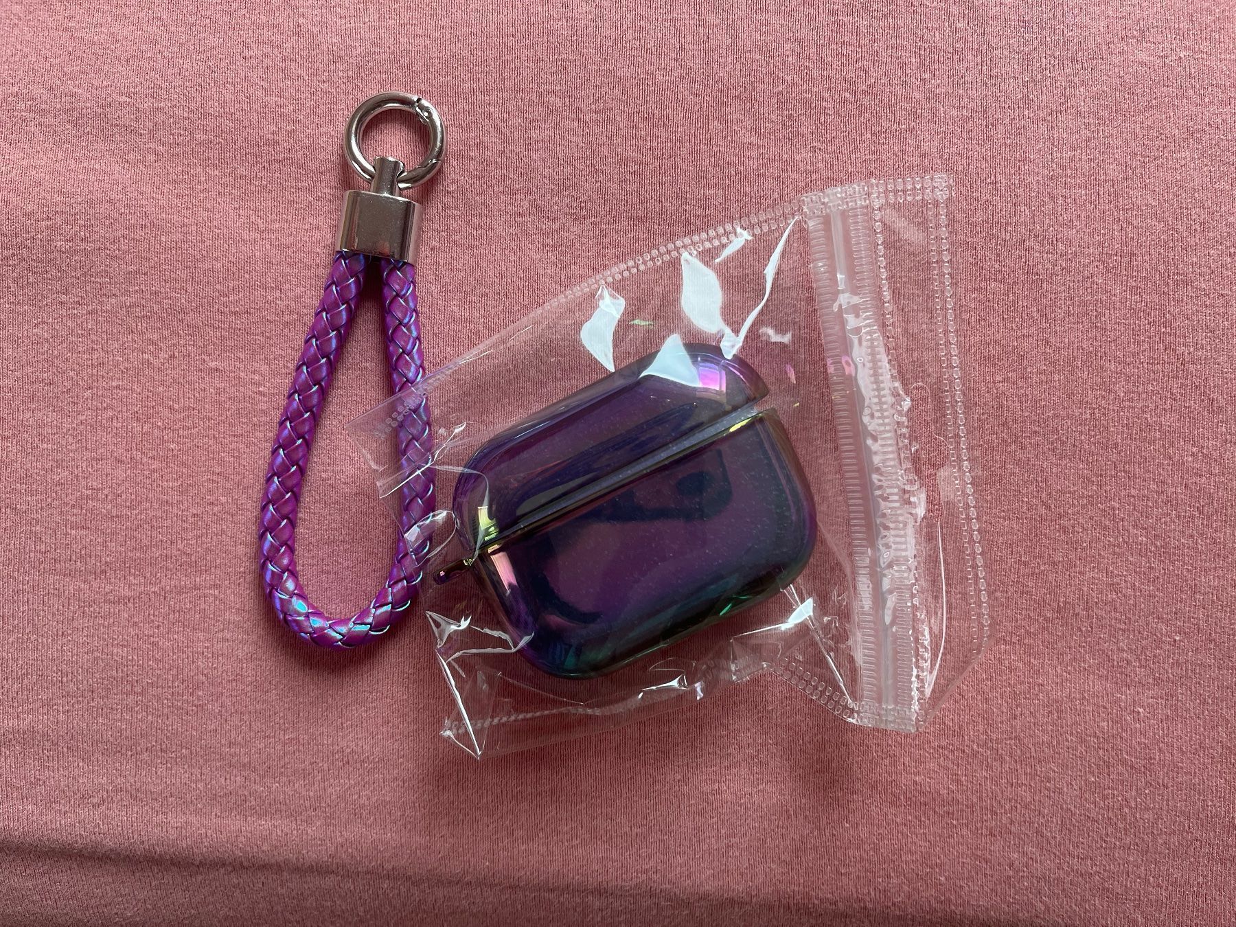 Apple Cuffie: Airpods Pro Case – Nuovo e nell'imballaggio originale da Ermatingen venduto da Alina.W