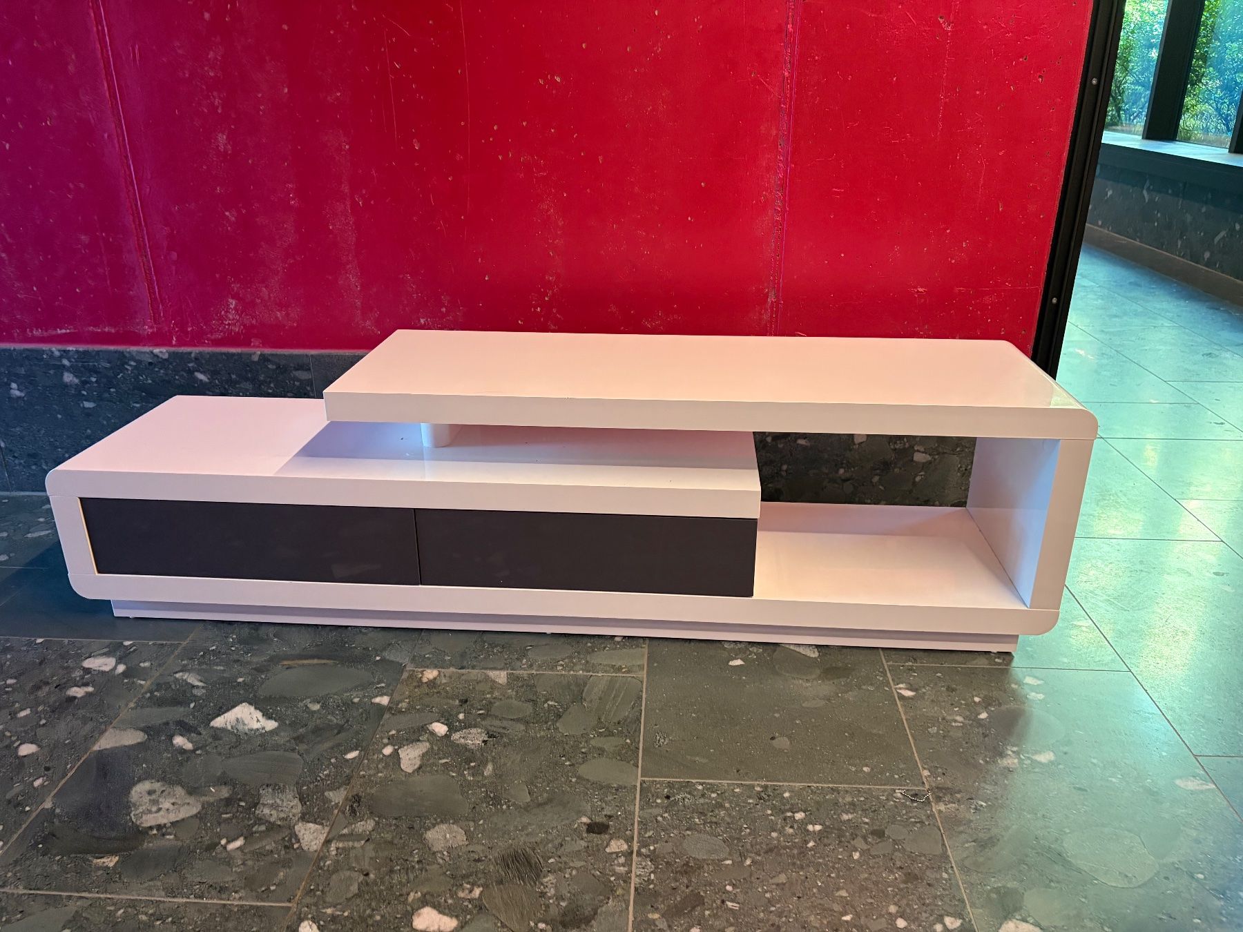 Mobili TV: Weisses TV-Lowboard mit Schubladen – Usato da Schlieren venduto da sof_8tpk 2