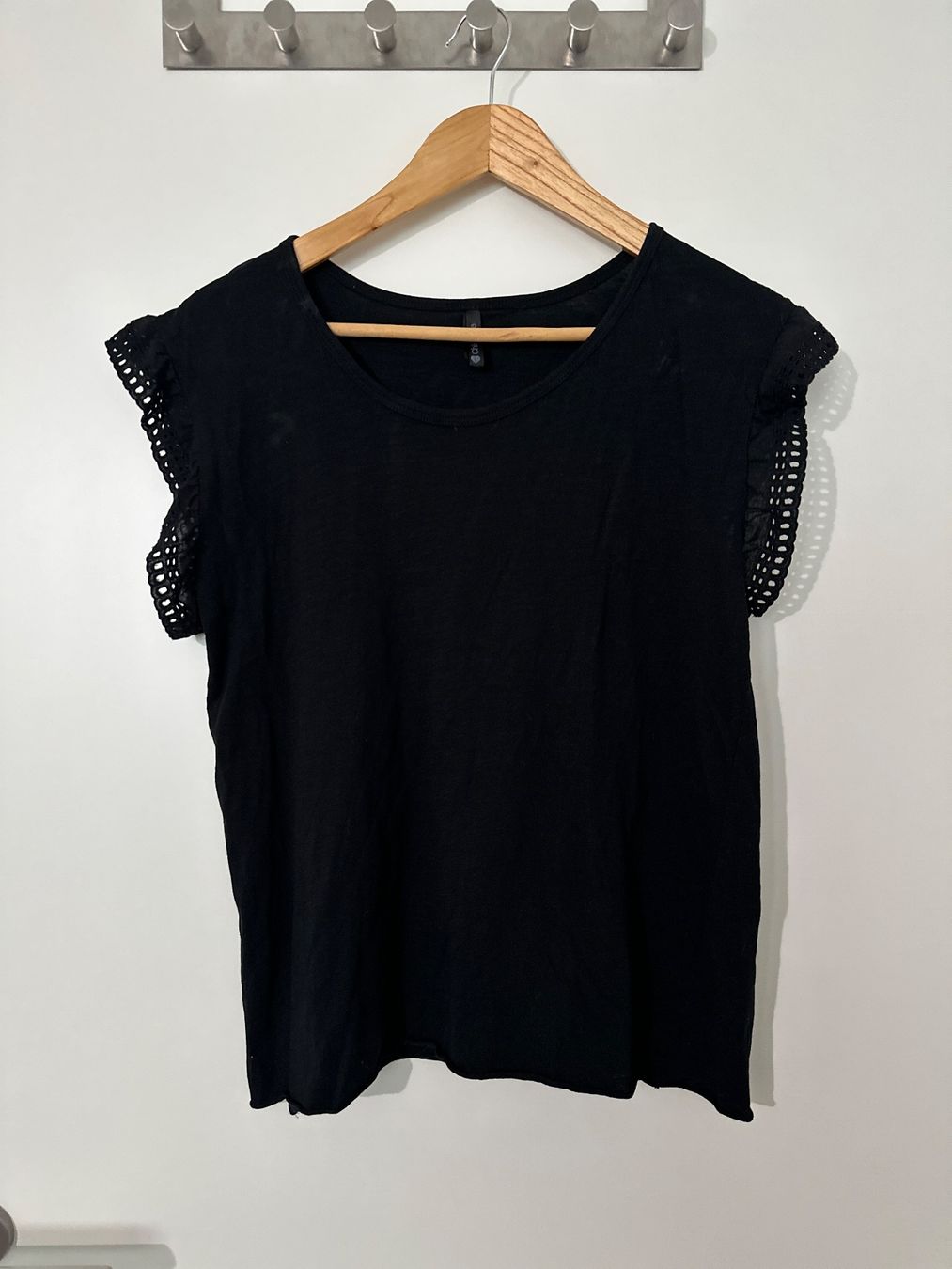 T-shirt: T-shirt manches dentelles – Usato da Cheseaux-Lausanne venduto da Cerfynie 1