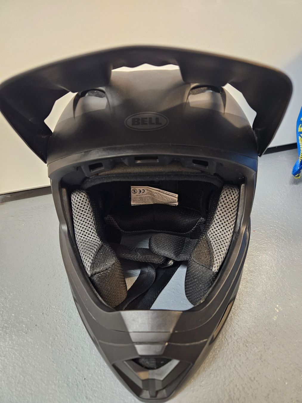 Caschi: Bell Helm Gr.M 55-57cm – Nuovo (secondo la descrizione) da Wangen ZH venduto da tulipe55 2