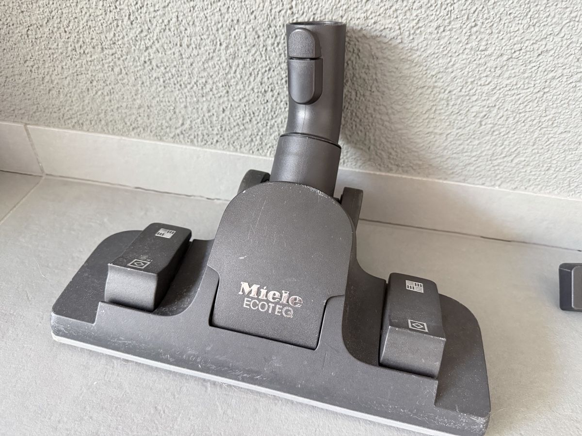 Miele Aspirapolveri & Accessori: Miele Bodendüse EcoTeQ SBD 655-3 – Usato da Flawil venduto da rudegirl17