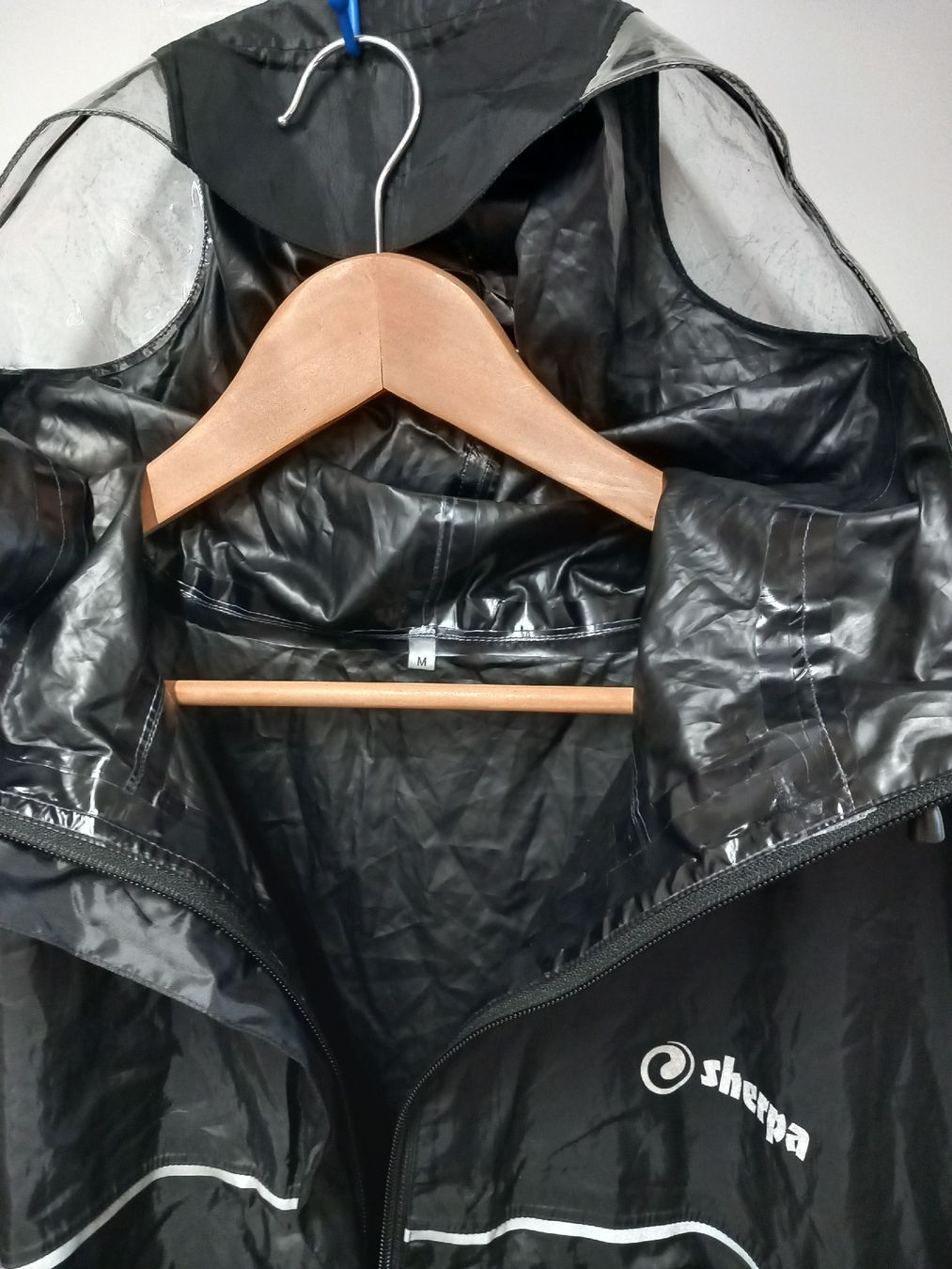Sonstige Kleidung & Accessoires: Sherpa Regenponcho schwarz Gr.M – Gebraucht aus Gwatt (Thun) von umwelt-brocki 1