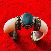Antike Ethno-Armreif, Armband aus Horn mit Elfenbeinoptik