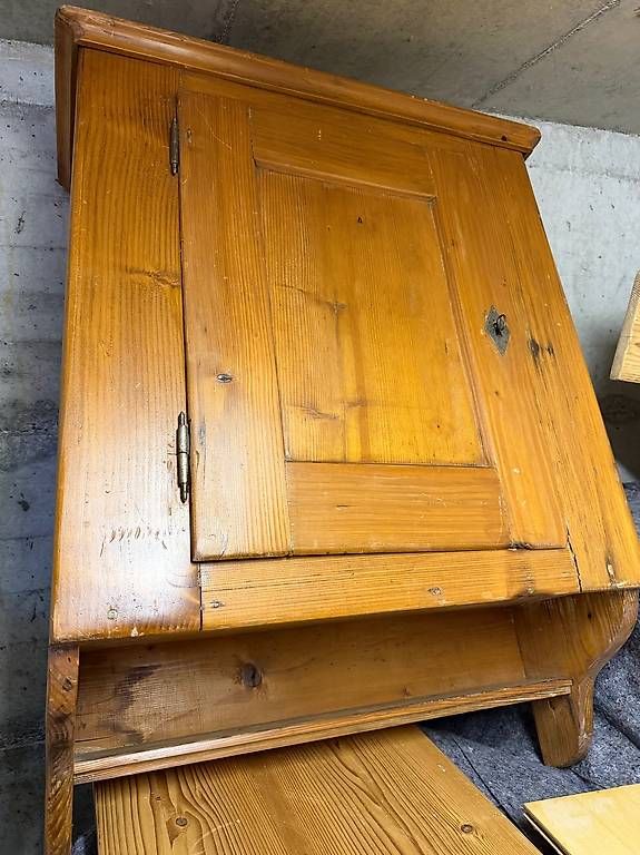 Schränke: Antiker Wandschrank – Gebraucht aus Pratteln von JuergMomo2014 1