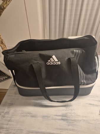 Sporttasche Adidas schwarz mit Bodenfach gebraucht