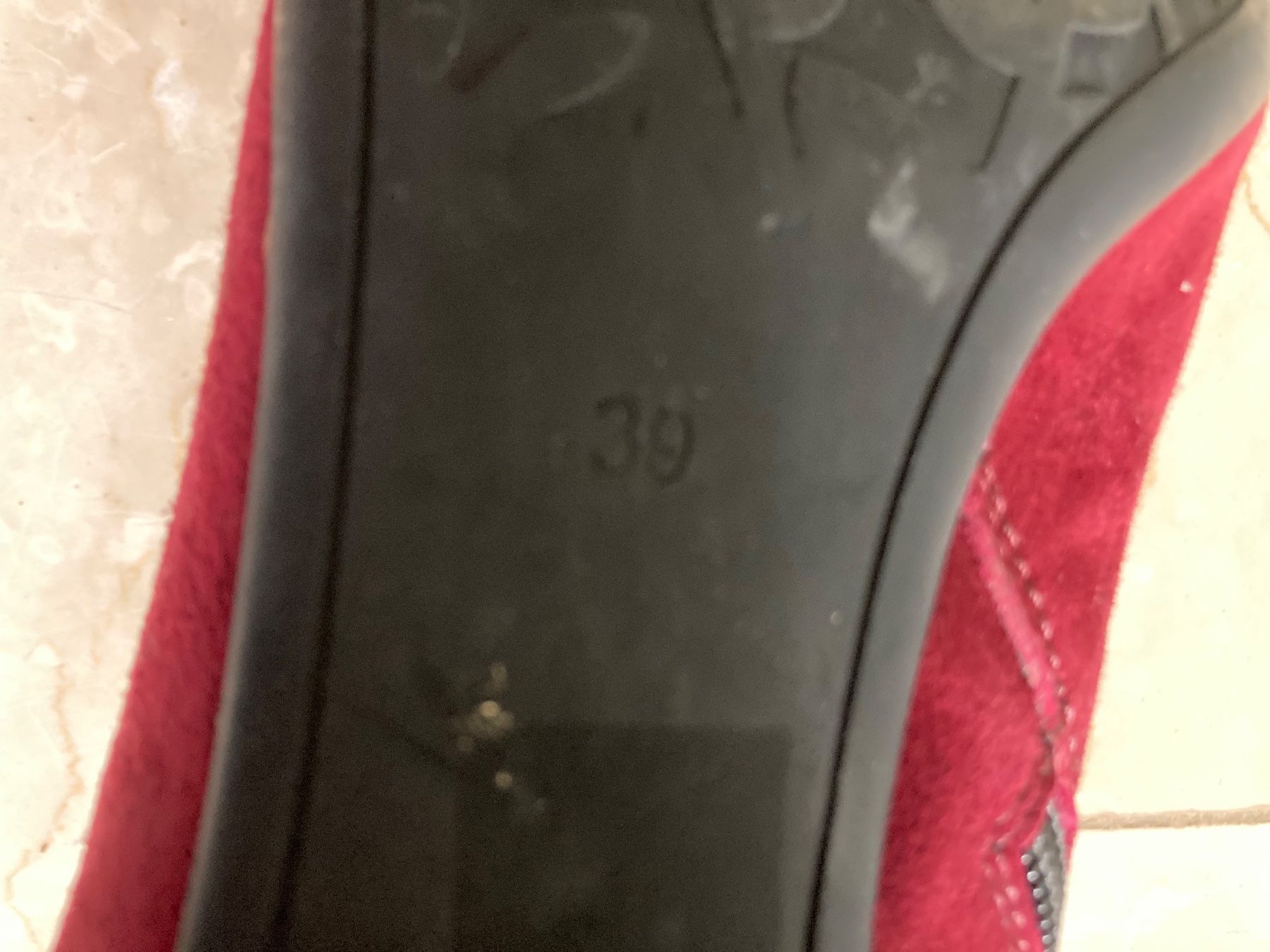 Scarpe da donna: Burgunderrote Wildleder-Stiefeletten, Grösse 39 – Usato da Hurden venduto da Ruby70 3