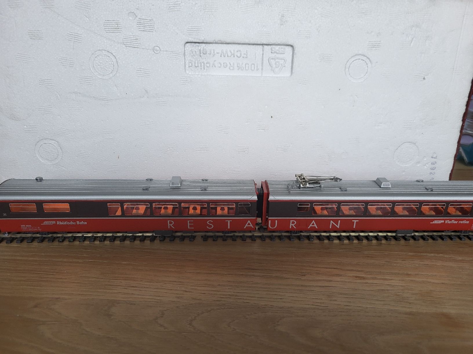 D+R H0m 1:87 Rhb2両連接食堂車 H0m D+R RhB Doppelspeisewagen mit Beleuchtung (Neu (gemäss