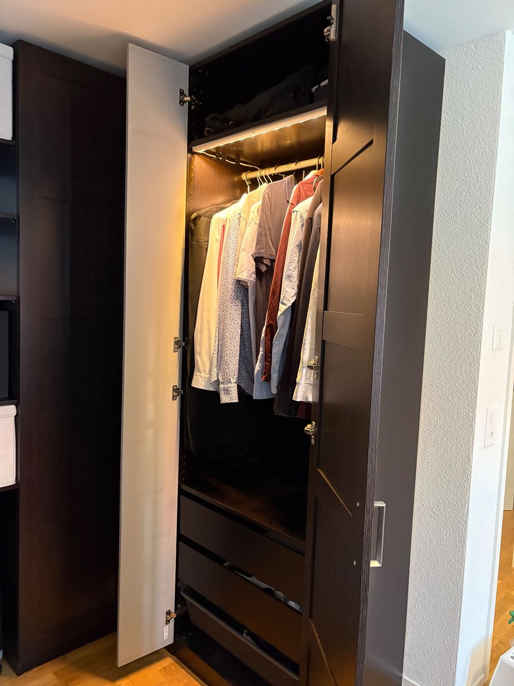 Ikea Garderobe: Ikea PAX Kleiderschrank – Neu (gemäss Beschreibung) aus Wetzikon ZH von aur_n5rt 6