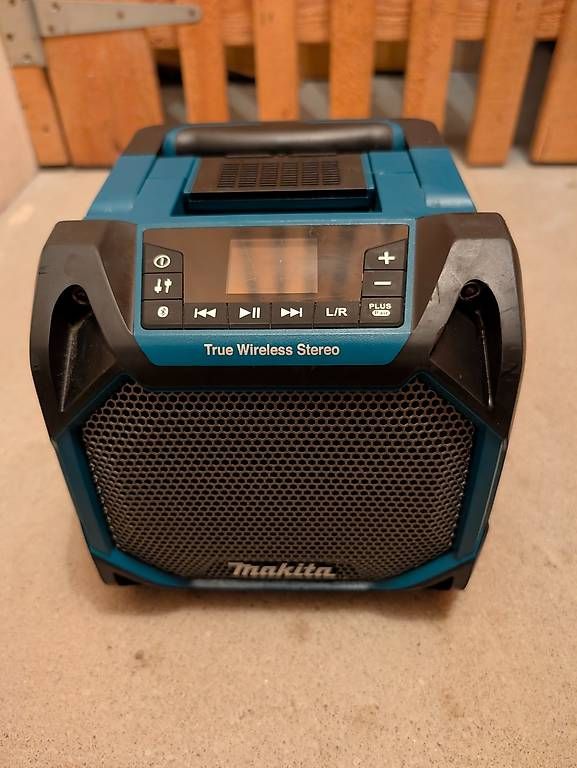 Radio: Makita DMR203 Baustellenradio – Usato da Langnau b. Reiden venduto da _baeri_