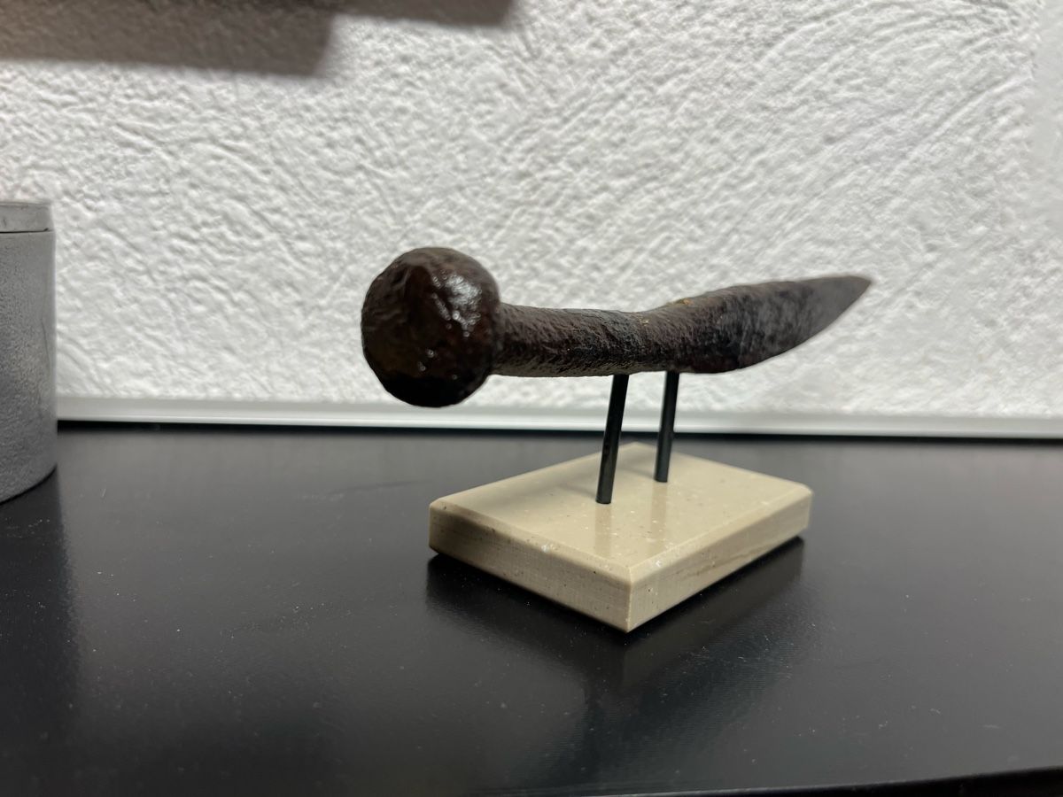 Figuren: Clou antique forgé sur socle – Gebraucht aus Lausanne von joltei 1
