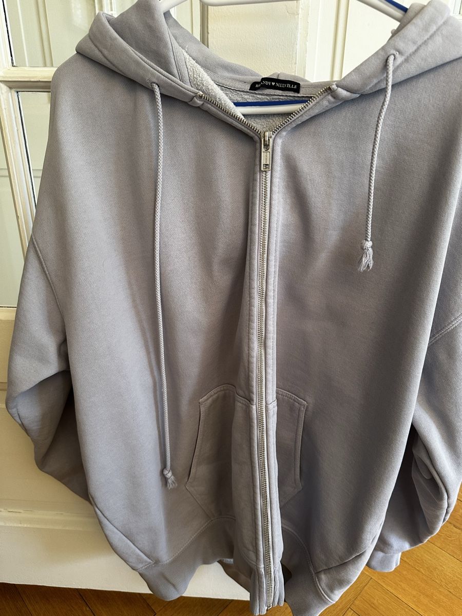 Brandy Melville Maglioni & Felpe: Sweat à capuche bleu clair, Brandy Melville  – Nuovo (secondo la descrizione) da Lausanne venduto da eli_my5z 2