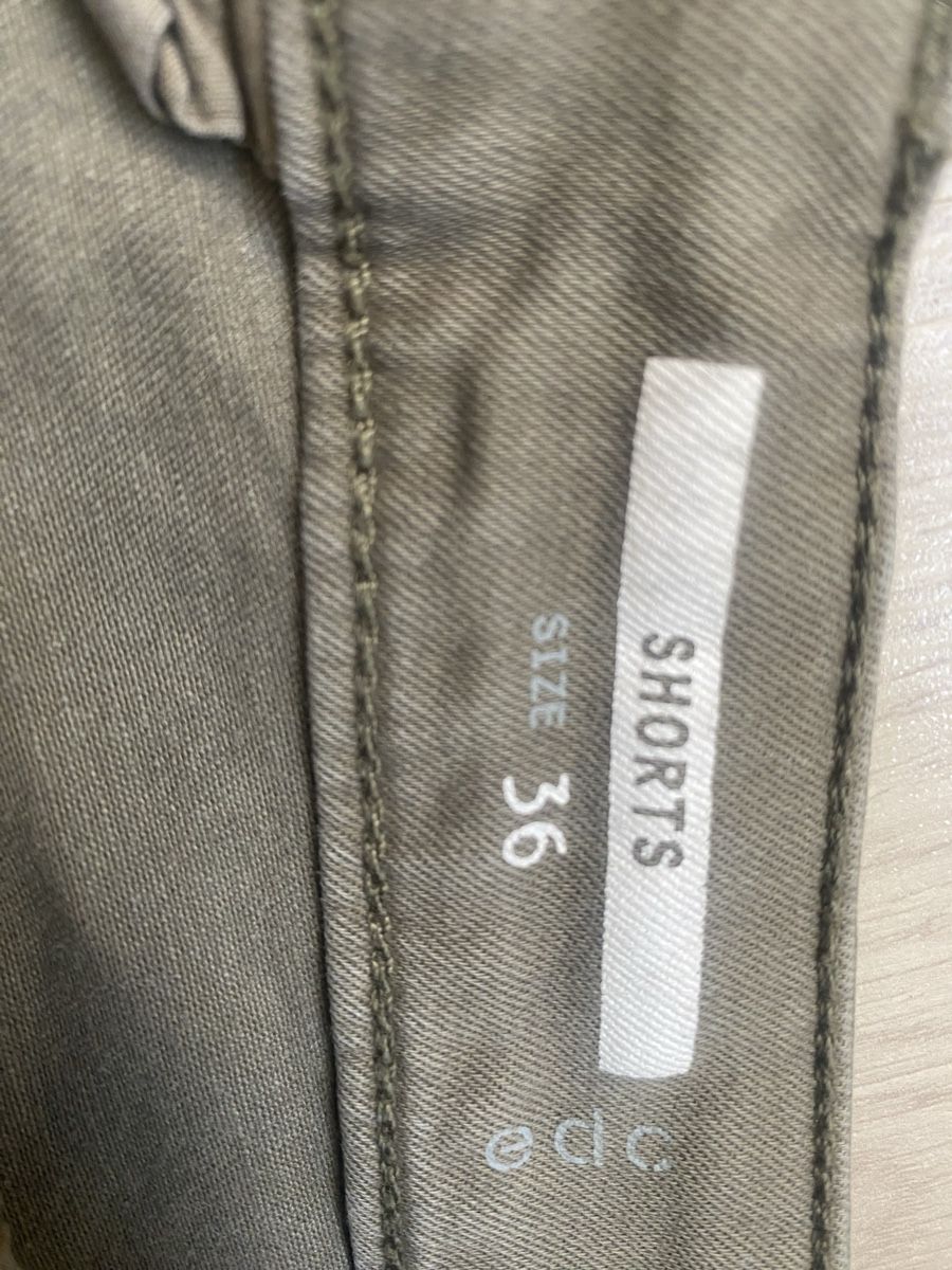 Jeans: Olive grüne Shorts, Gr. 36 – Usato da Mülligen venduto da locademalaga 4