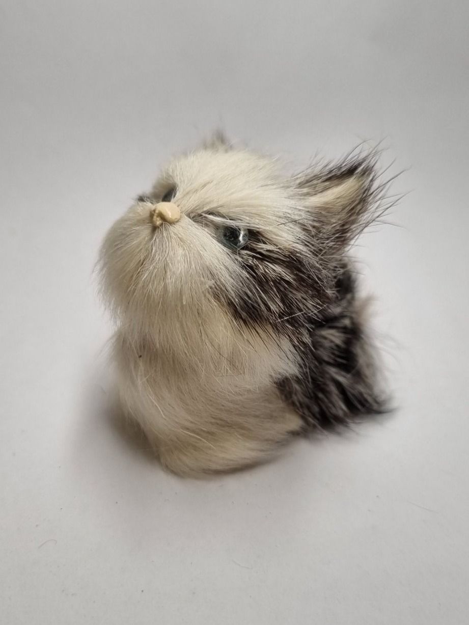 Figuren: Katze sitzend klein Echtfell – Gebraucht aus Basadingen von tot_59zf