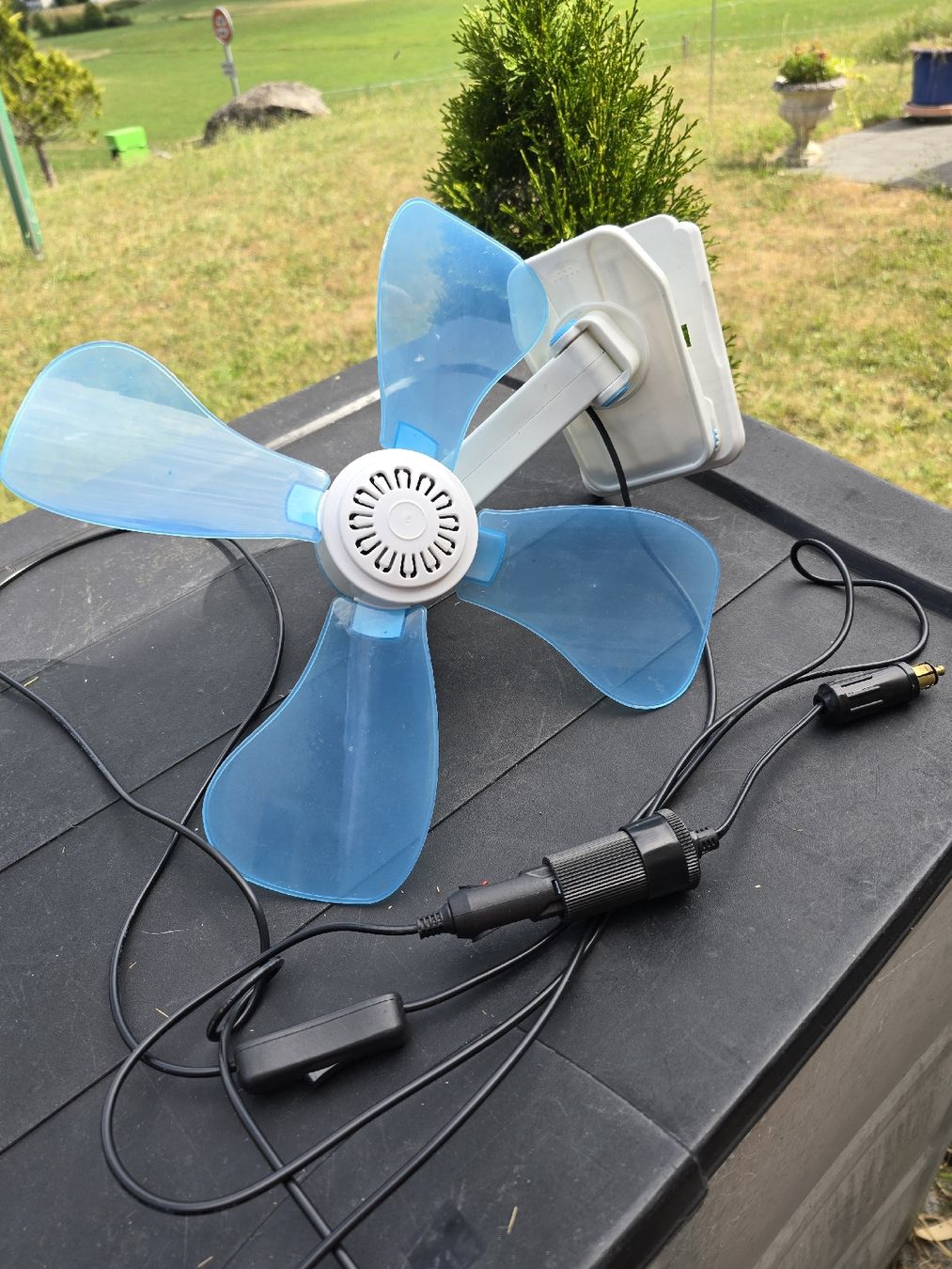 Ventilatori: 12V Ventilator mit 12V Stecker und An/Aus Schalter – Usato da Walkringen venduto da Vanuca
