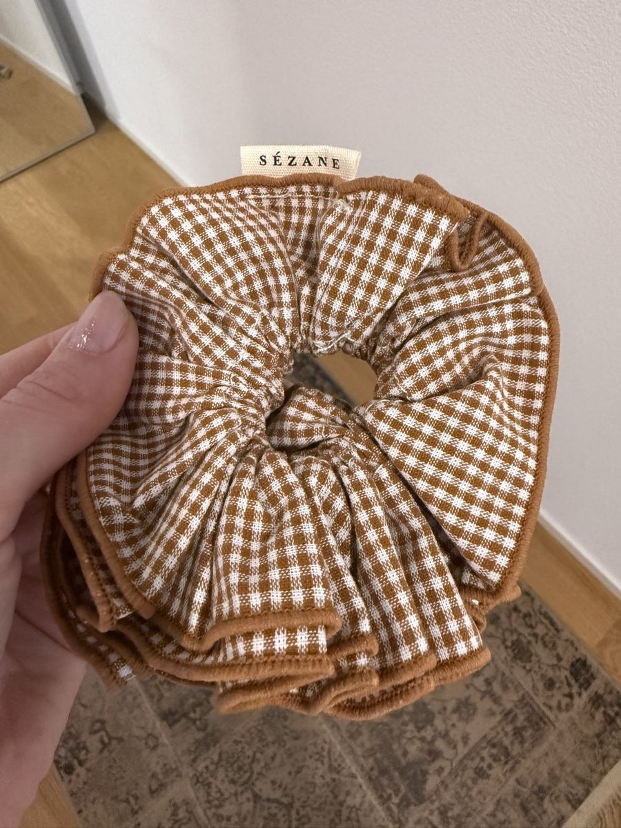 Sezane Accessori per capelli: Neuer Scrunchie von Sézane  – Nuovo e nell'imballaggio originale da Luzern venduto da Itsclaire 1