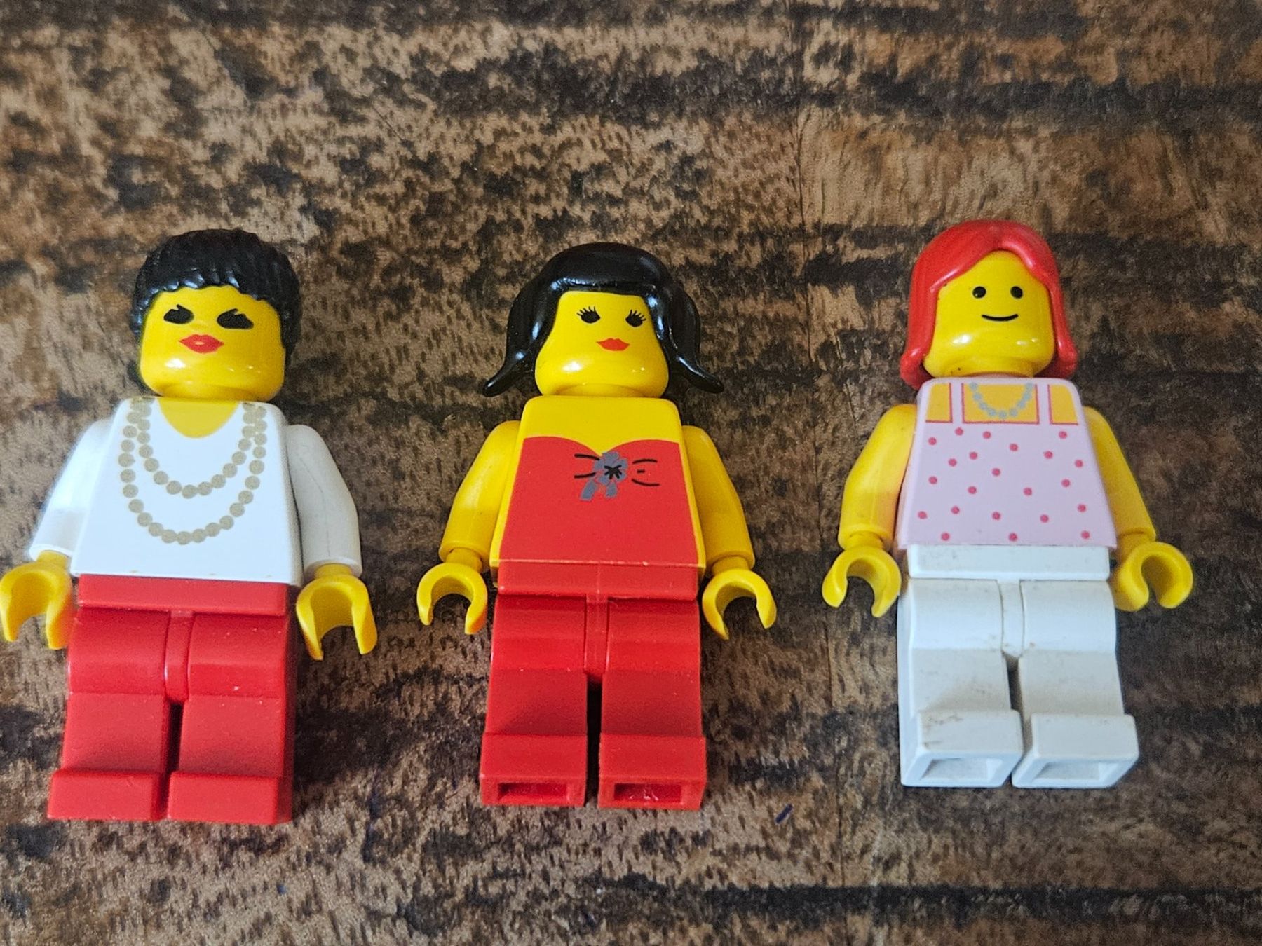 Lego Kit di costruzioni: lego lot de 3 figurines – Usato da Confignon venduto da Ecrofigs