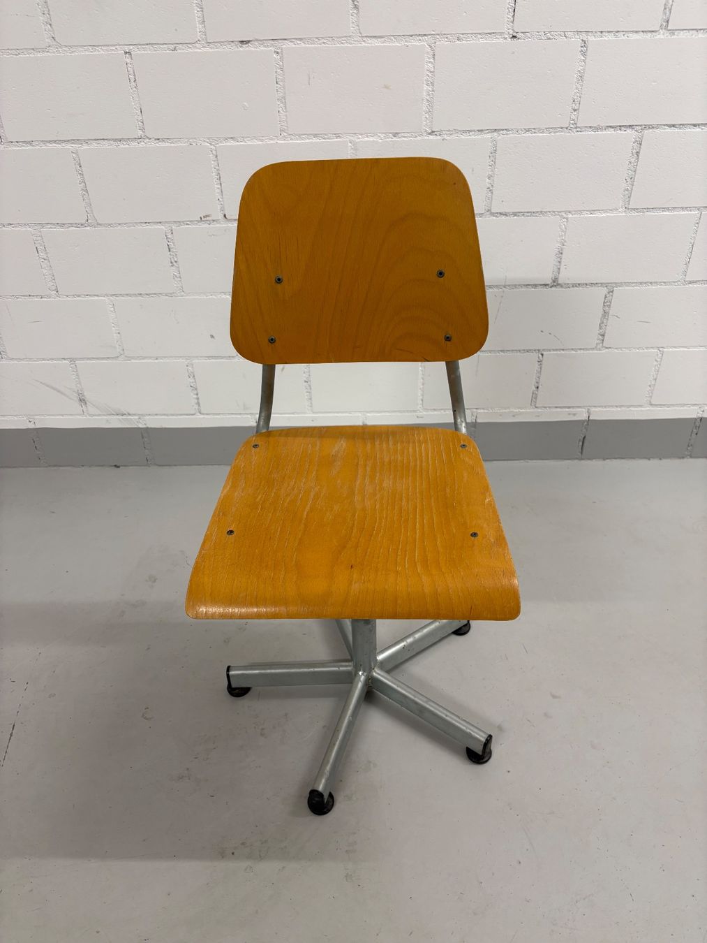 Embru Stühle: SCHULSTUHL, EMBRU, ORIGINAL, VINTAGE, KLASSIKER – Gebraucht aus Dachsen von Sven_Jasper 1