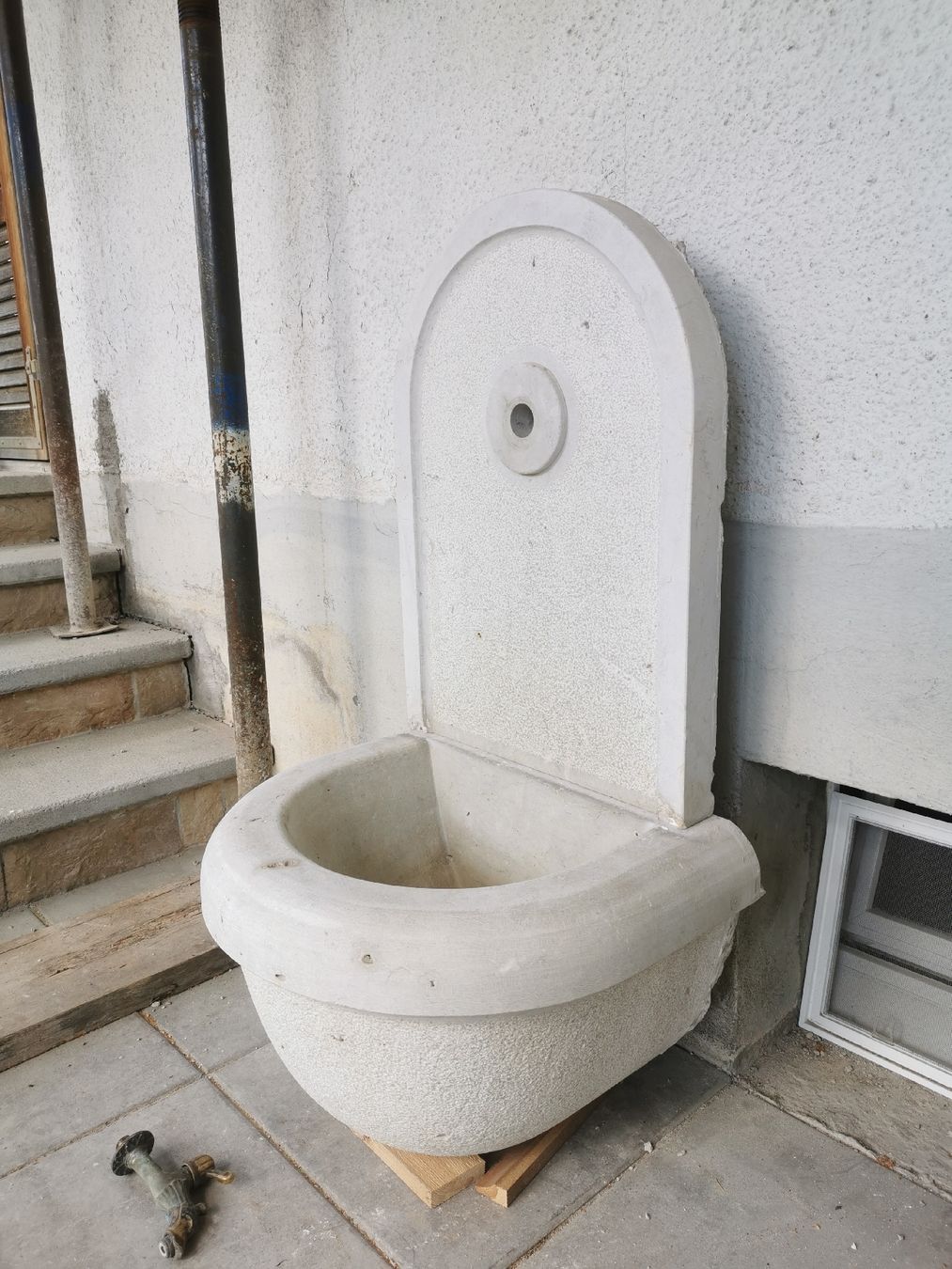 Teiche & Zierbrunnen: Wandbrunnen mit Auslauf – Gebraucht aus Gerlafingen von Antik_mann