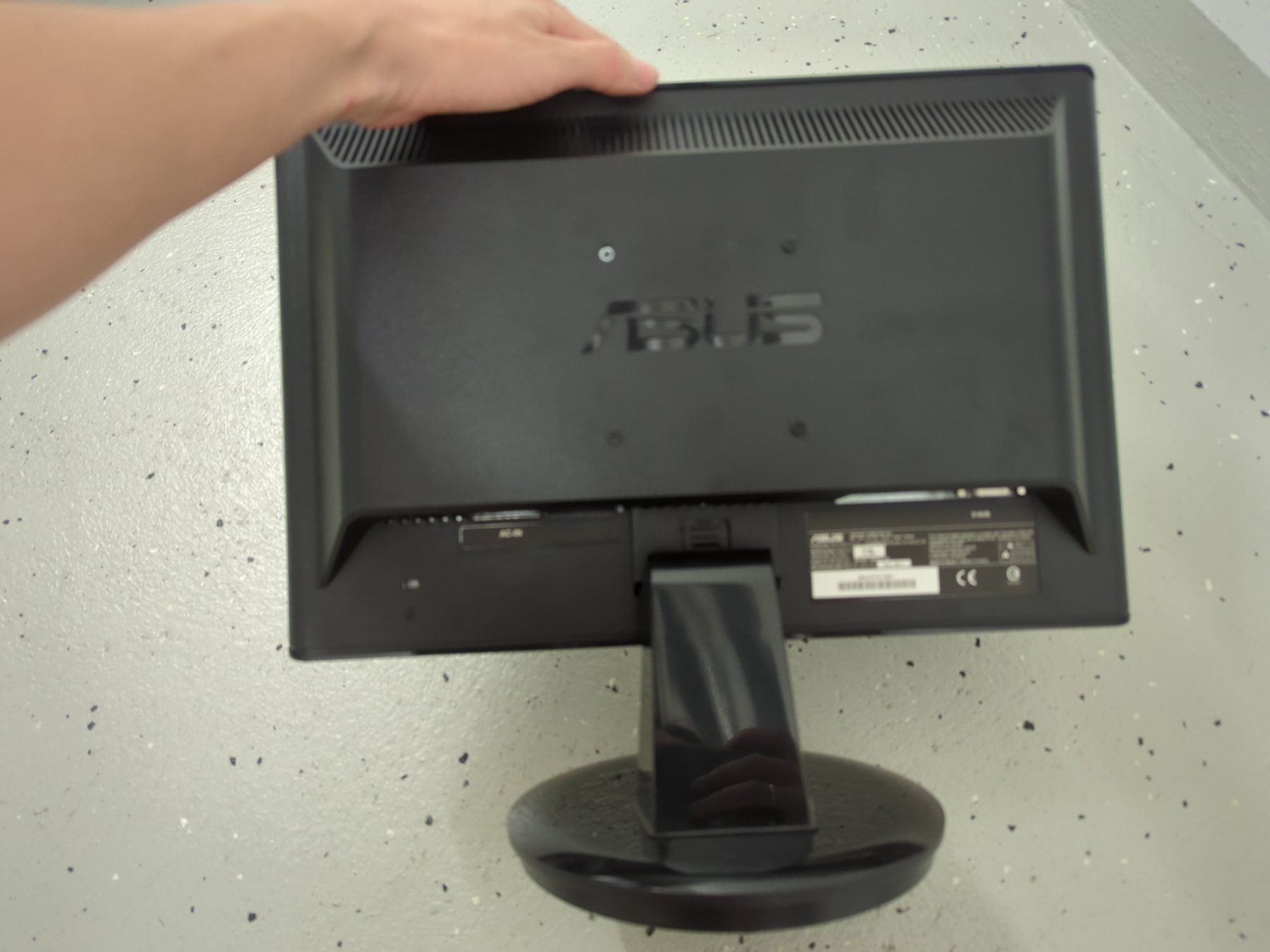 Asus Monitor: Asus Bildschirm/kaum gebraucht – Usato da Zug venduto da sunshinestateofmind 2