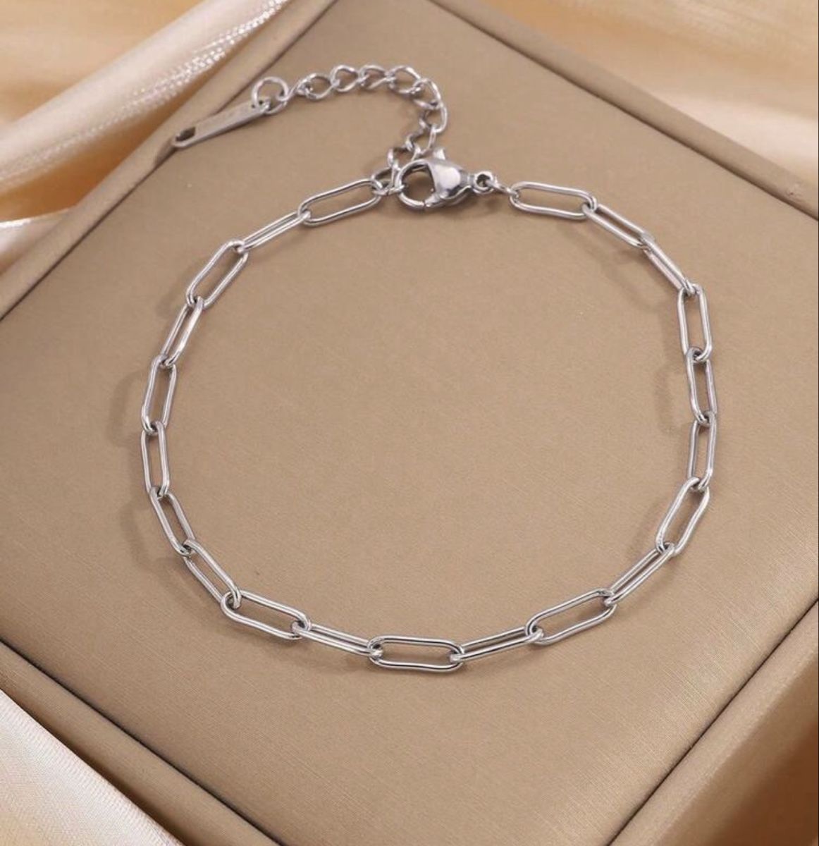 Bracelets: Bracelet en acier inoxydable  – Neuf avec emballage d'origine à Châtel-St-Denis par Montclair_Swiss