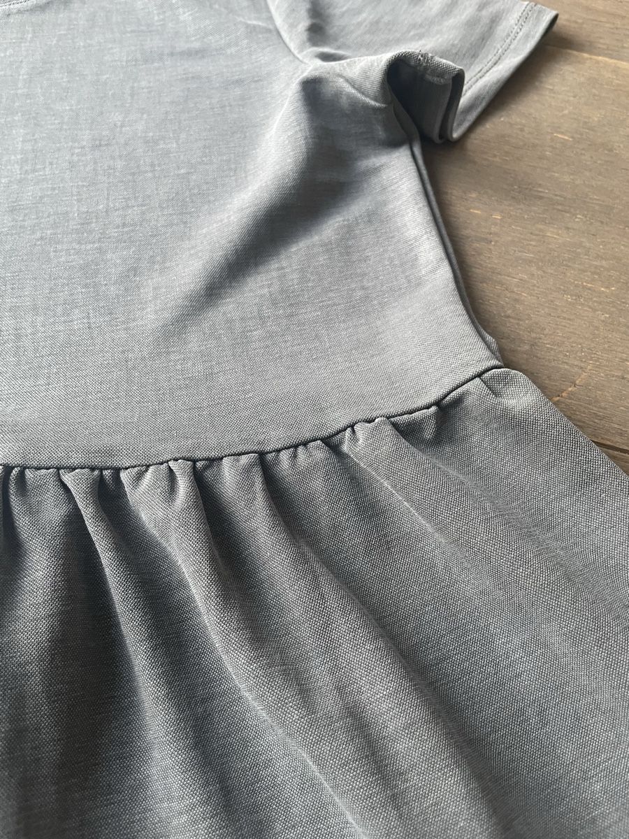 Zara T-shirt: T-shirt Zara anthracite S – Usato da gland venduto da Moral 2