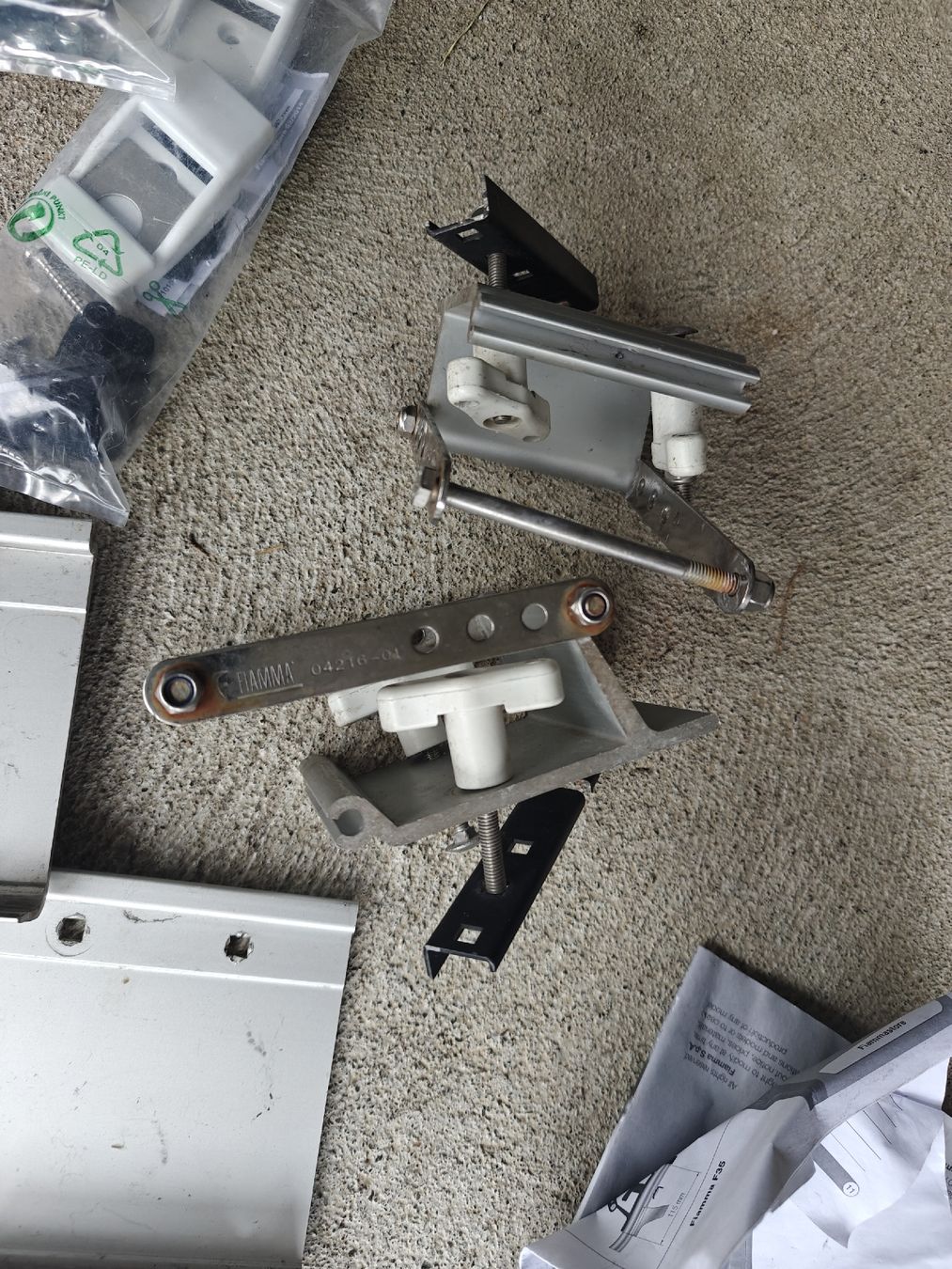Fiamma Tende da sole: Fiamma Markise Montagematerial f45s – Usato da Ermatingen venduto da ans_m6lj 2