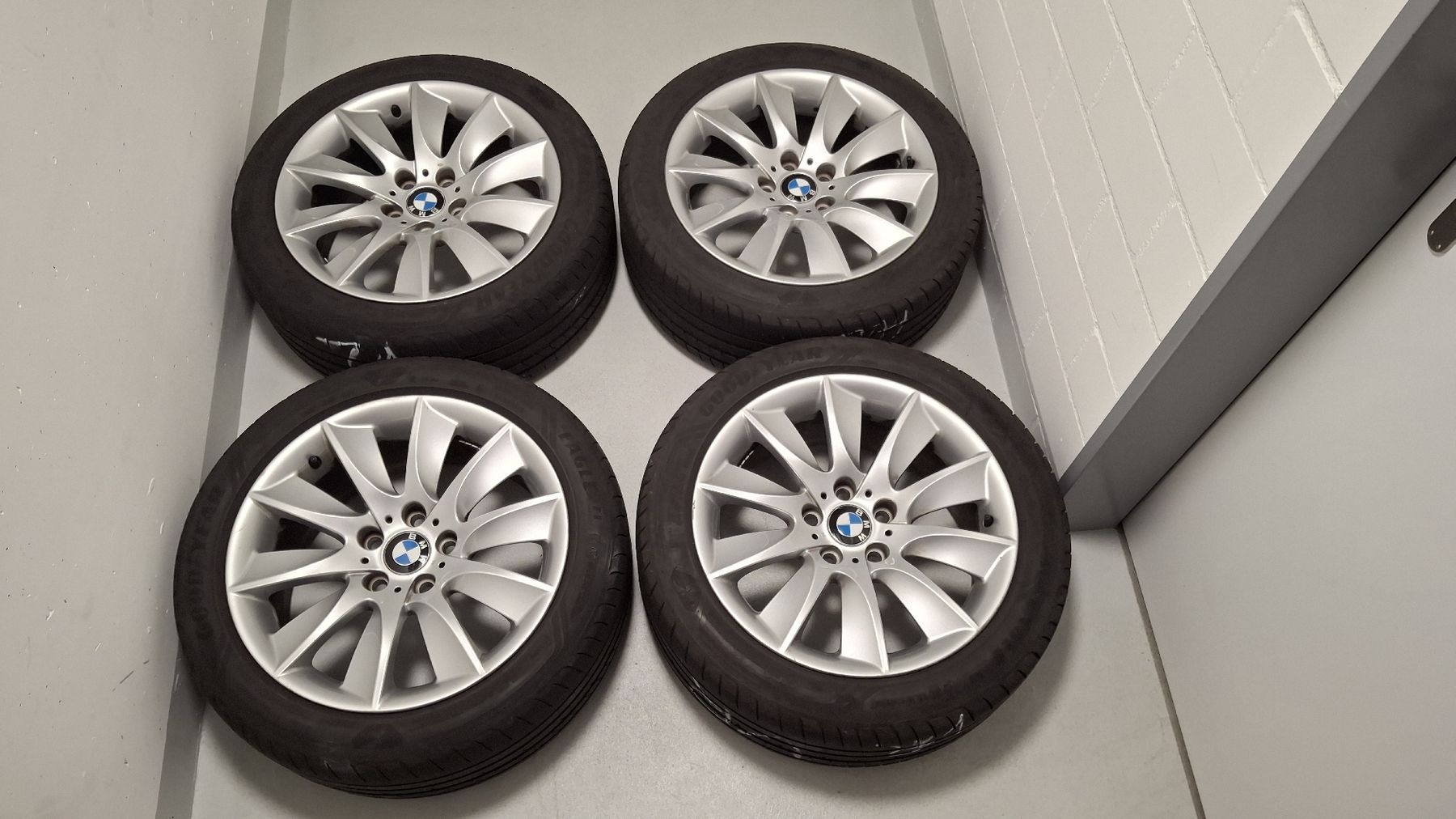 BMW Pneus & Roues: BMW 520d Sommerpneu – D'occasion à Wil ZH par Pat_94