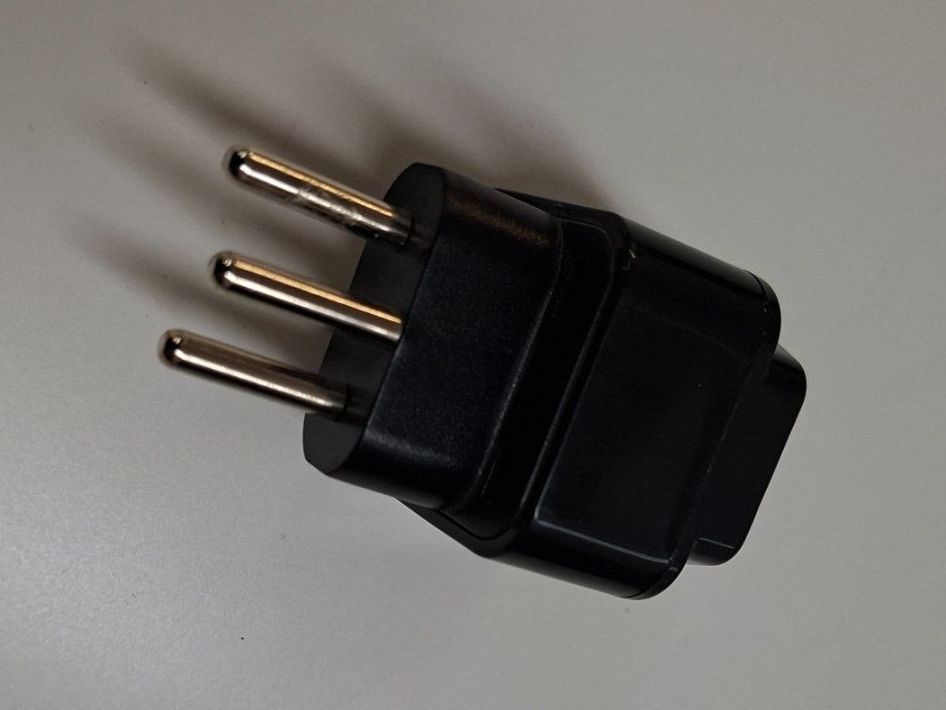 Laufwerke & Adapter: Schweizer Standard 3-Pol-Adapter – Neu (gemäss Beschreibung) aus Wettingen von Wendemarket