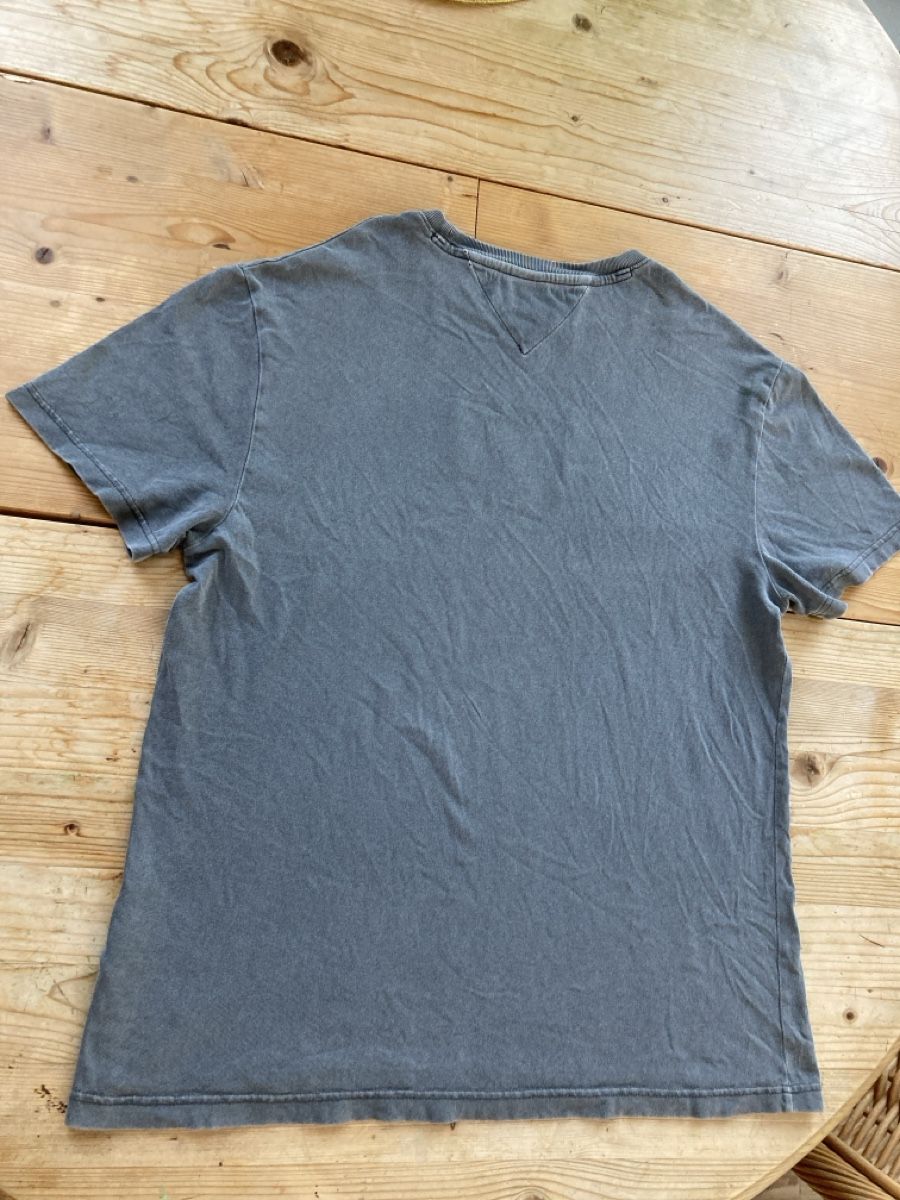 Tommy Hilfiger Hemden, T-Shirts & Polos: Tommy Jeans T Shirt 2 – Gebraucht aus Romanshorn von gokken 4