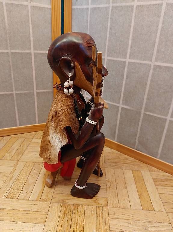 Sculture & Statue: Holzstatue Afrikanischer Medizinmann – Usato da Wetzikon ZH venduto da flo_vg2f 1