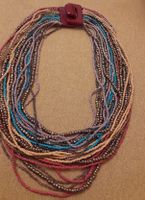 Collana multistrato vintage chic con chiusura color prugna