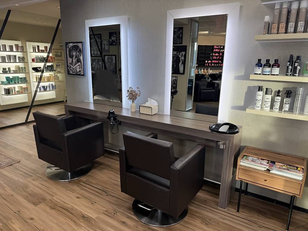 Tavoli da trucco: Top Coiffure- Arbeitsplatz mit LED- Welonda – Usato da Wettswil venduto da skytrain 1