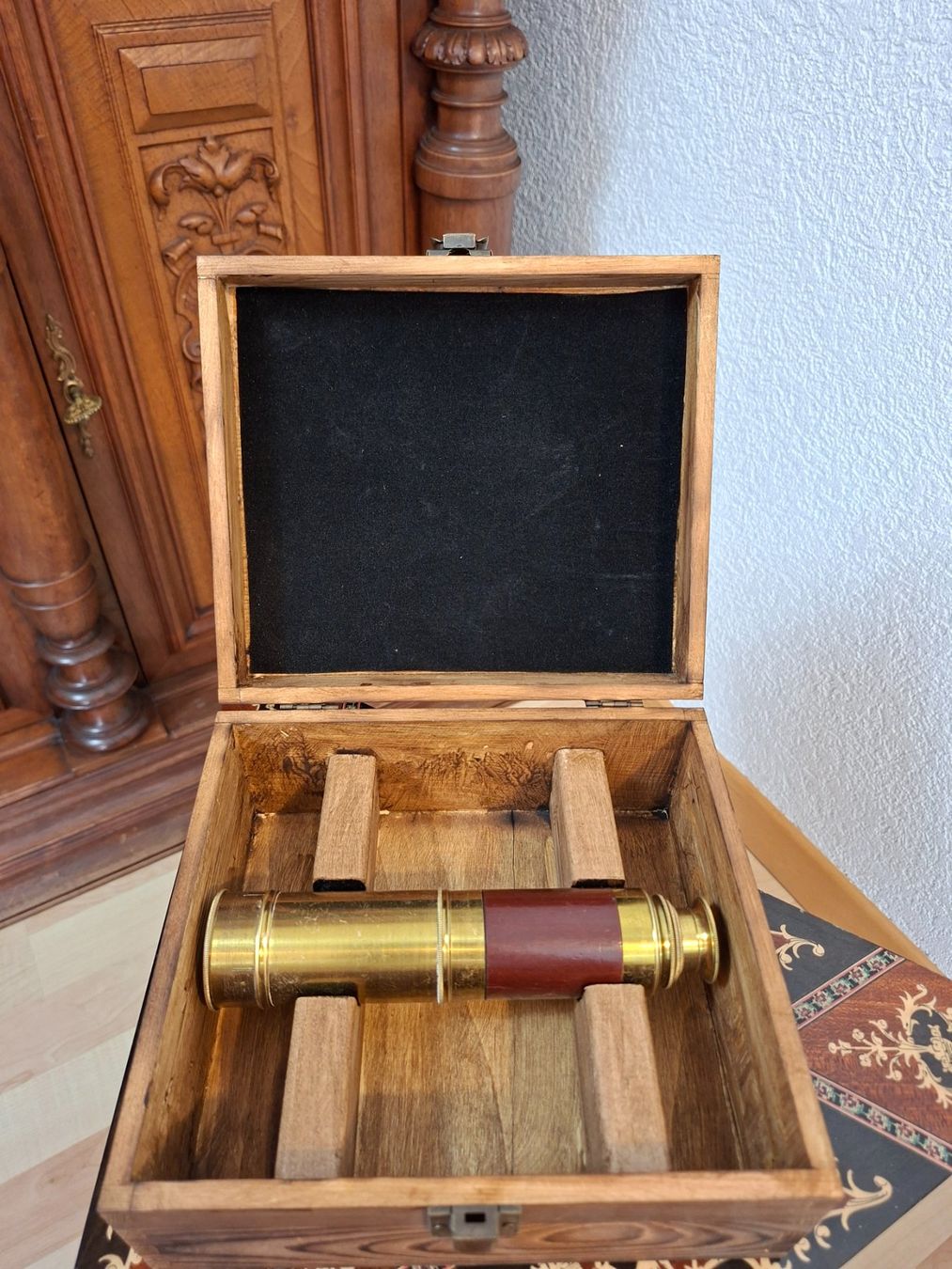 Telescopi: Fernrohr Teleskop Messing mit Holzbox Maritim – Usato da Steffisburg venduto da ZeitReise_