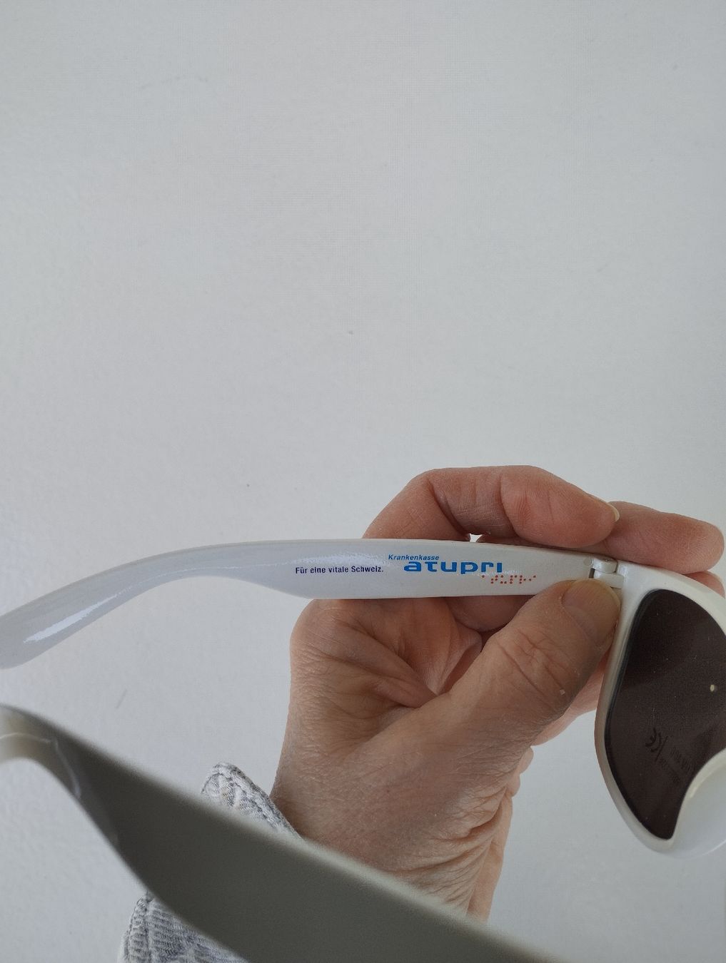 Occhiali & Lenti: Sonnenbrille mit blauen Gläsern, NEU – Nuovo e nell'imballaggio originale da Ostermundigen venduto da Dinge1 4