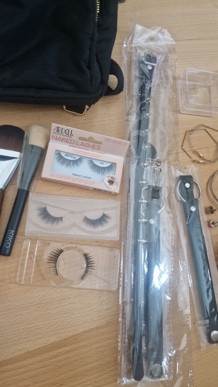 Make-up: Beauty & Accessoires Set teils neu – Usato da Luzern venduto da Antu92 6