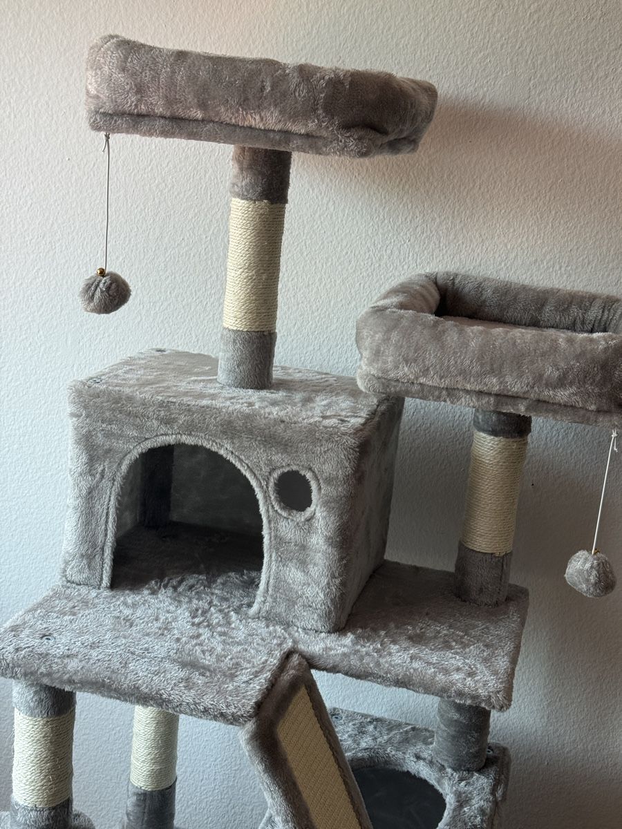 Tiragraffi: Cat tree scratching post grey multi-level,  NEW – Nuovo e nell'imballaggio originale da Effretikon venduto da expiredrice 4