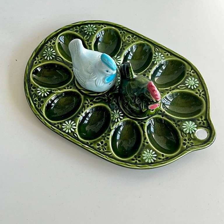 Elettrodomestici da cucina: Vintage Green Ceramic Egg Tray with Two Blue Chicken Shakers – Usato da Oberägeri venduto da Theonose74 1