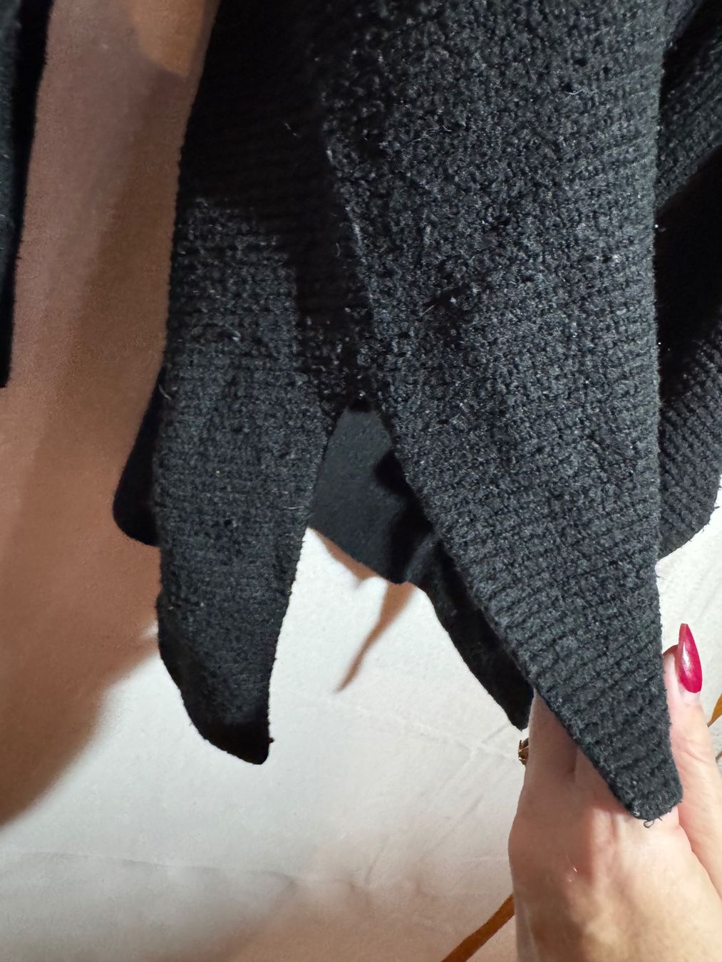 Pulls & Sweat-shirts: Schwarzer Cold Shoulder's Pullover ca Gr. L – D'occasion à Grosswangen par SALE_SALE_SALE 3