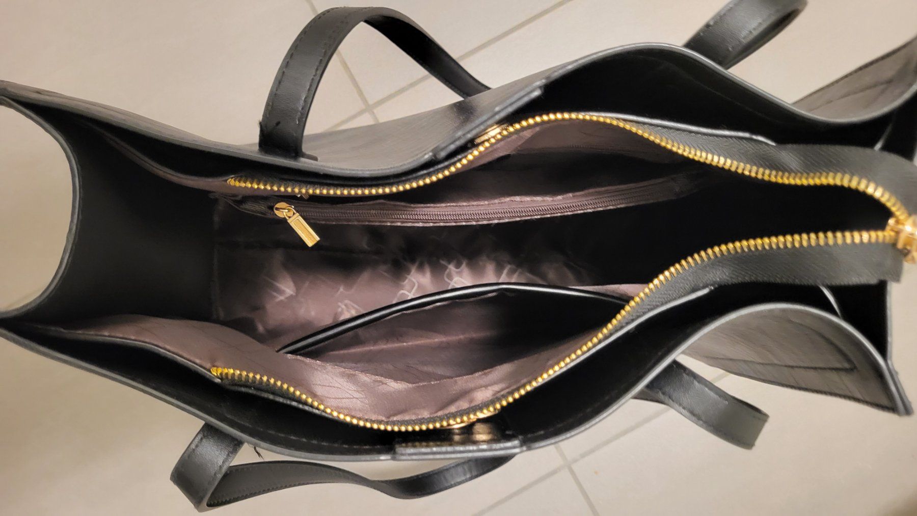 Borse da donna: Sac noir en cuir – Nuovo e nell'imballaggio originale da Fribourg venduto da VictoriaShop7 3