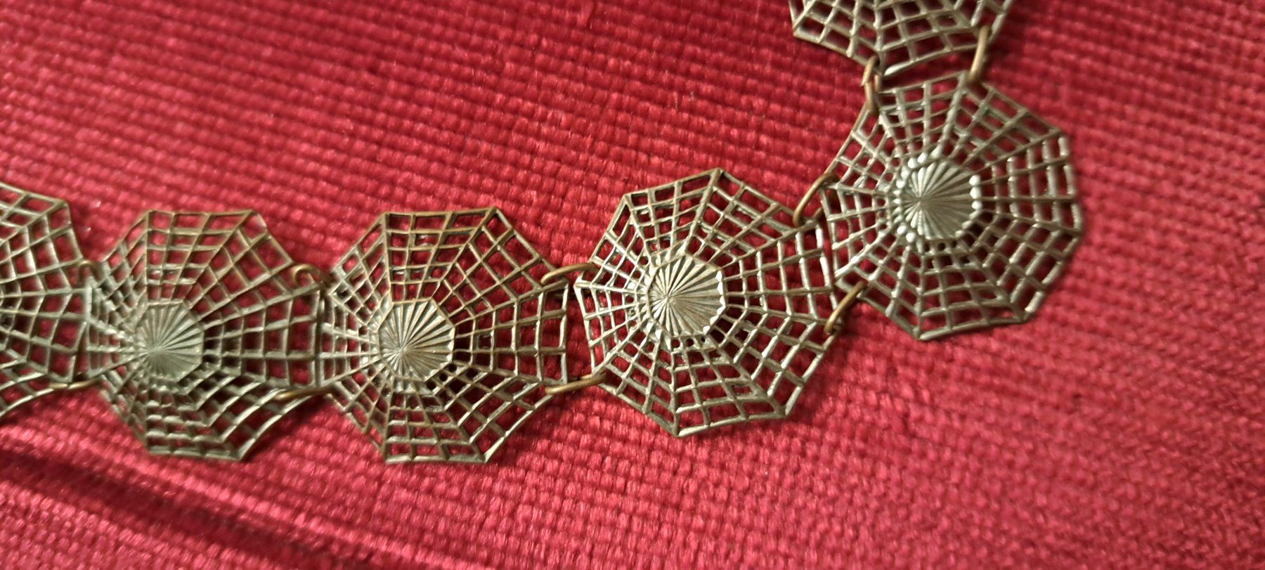 Catenine: Gothic Kette Spinnennetz vermutl. antik ca. 44cm, Verschluss – Usato da Ettingen venduto da Maranathatalitha