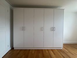 Kleiderschrank
