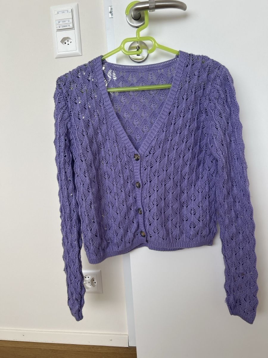 Giacche: Feine Strickjacke in Lila, Grösse S/M – Usato da Birmenstorf AG venduto da Reninata