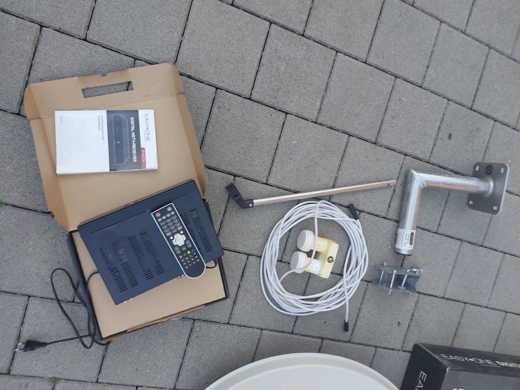 Parabola satellitare: Easy-One Digital Set 80cm - Komplette SAT Anlage – Usato da Rheinau venduto da profitronic.shop 7