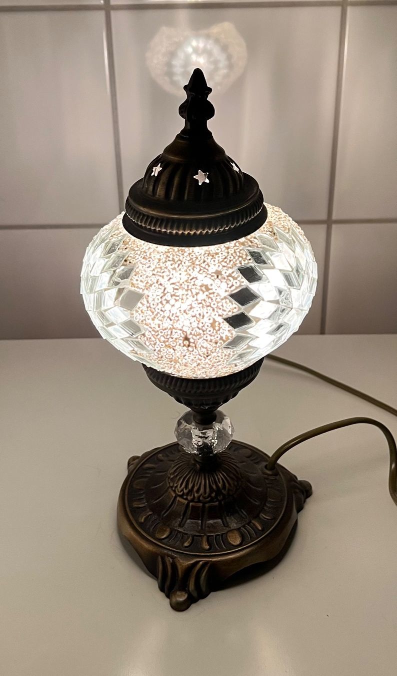 Lampade: Mosaiklampe, weiss, Handmade – Nuovo (secondo la descrizione) da Fischbach-Göslikon venduto da Rosatt 1
