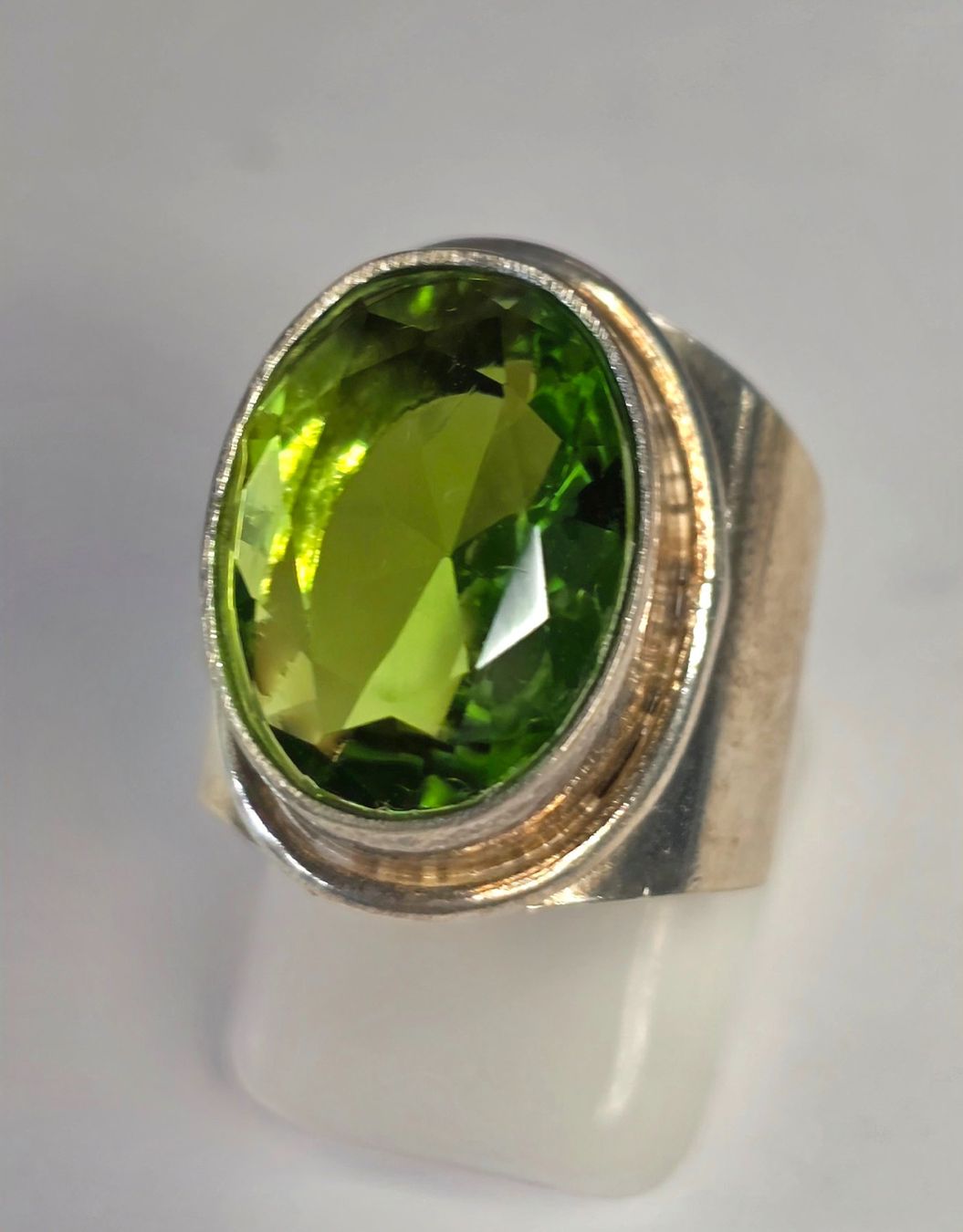 Bagues: Silber Ring mit hellgrünem Stein – Neuf (Voir description) à Zürich par adriben 7