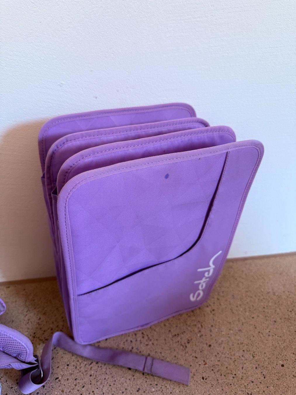 Satch Sacs & sacs à dos: Satch Rucksack Flieder mit Laptop-Tasche – D'occasion à Wohlen AG par sel_2zd6 3